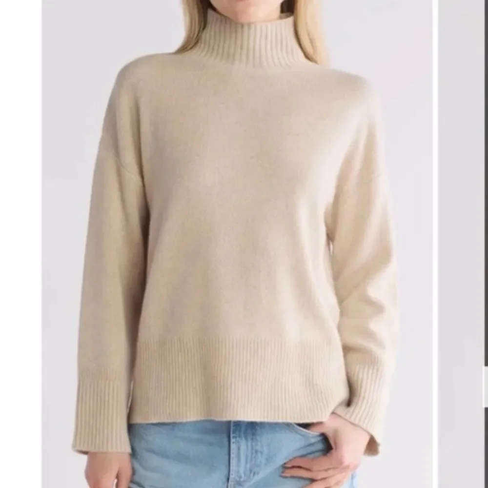Frame Cashmere High-Low Turtleneck Sweater in Oatmeal Heather Size M